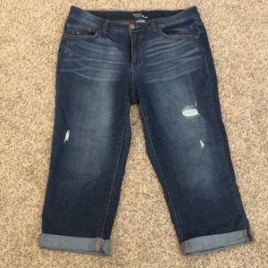 Distressed Capri Denim